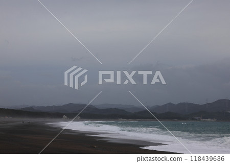 恩基加濱,陰沉的一天 恩基加濱,陰沉的一天 118439686