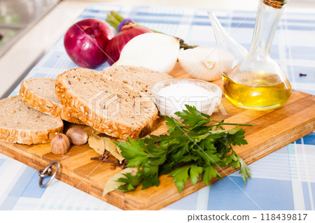 Wheat bread, salt, onions and parsley Wheat bread, salt, onions and parsley 118439817