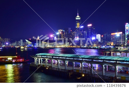 Night view of Hong Kong 118439876
