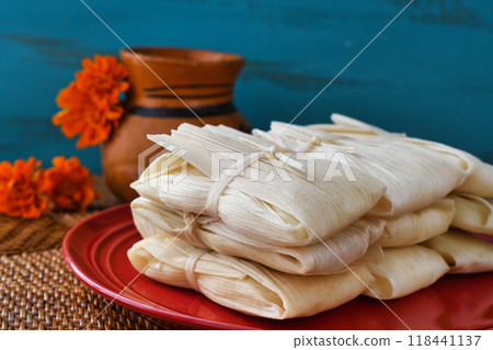 受亡靈節啟發的墨西哥美食玉米粉蒸肉和阿托勒 118441137