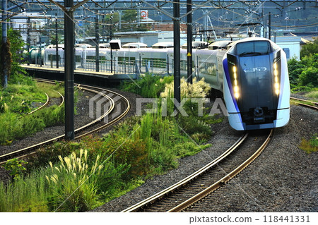 E353系列經過猿橋站 118441331