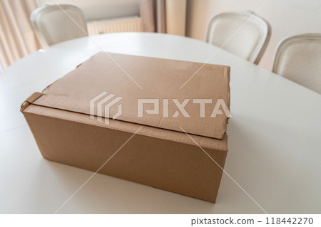 Received an order from an online store in a cardboard box. 118442270