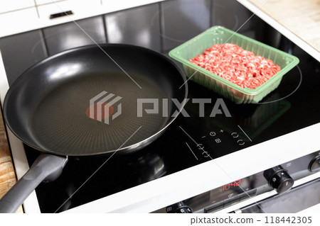 Fresh minced beef meat in plastic box ready for cooking at home in the kitchen Fresh minced beef meat in plastic box ready for cooking at home in the kitchen 118442305