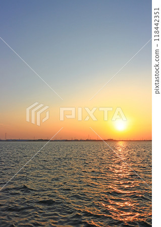 愛知縣名古屋市藤前灘塗的日落 愛知縣名古屋市藤前灘塗的日落 118442351