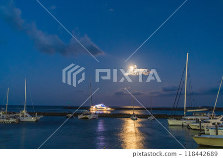 [靜岡縣]中秋賞月和遊覽船進入熱海港 118442689