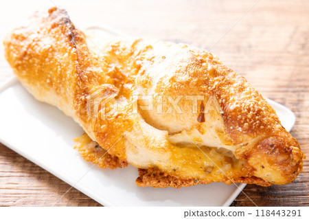Delicious cheese bread 118443291