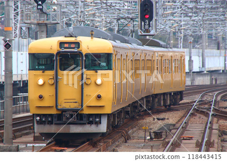山陽本線115系列車（K編組）抵達三原站 118443415