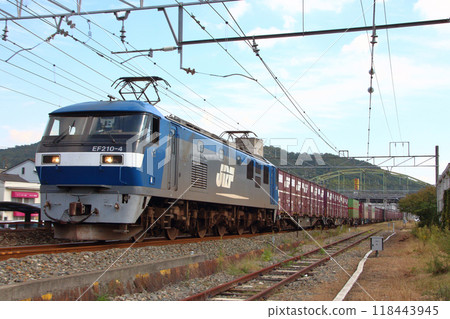 岡山地區:山陽本線行駛的貨運列車(EF210 0型牽引) 岡山地區:山陽本線行駛的貨運列車(EF210 0型牽引) 118443945