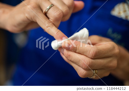 Cleaning nail polish off nails Cleaning nail polish off nails 118444212