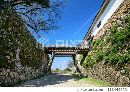 Hikone City, Hikone Castle's Tenbin Yagura Tower and Corridor Bridge 118444653
