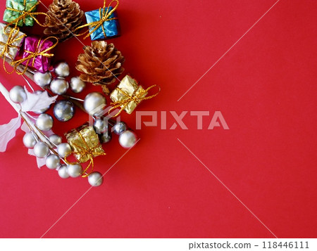 Christmas gifts on a red background 118446111