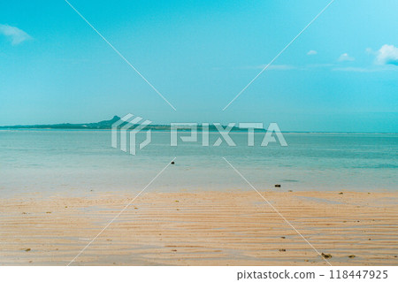Okinawa beach and ocean with a view of the remote islands 118447925