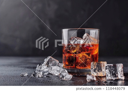 Whiskey with ice 118448079