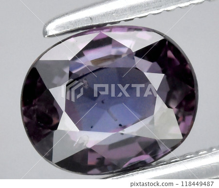Exquisite Oval-Cut Alexandrite Gemstone with Stunning Color Change Highlight on Metallic Clasp 118449487