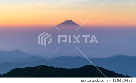 夏天的富士山、日出、雲海（來自金峰山） 118450488