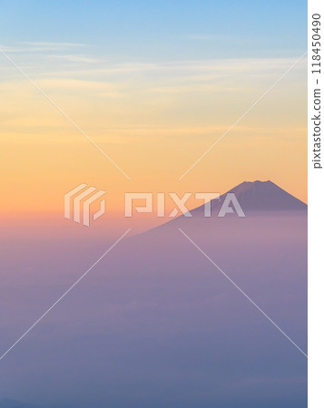 夏天的富士山、日出、雲海（來自金峰山） 118450490