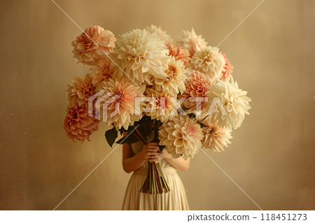 Elegant Bouquet Embrace 118451273