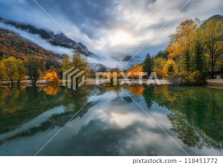 Mountain lake reflecting trees with orange foliage at autumn 118451772