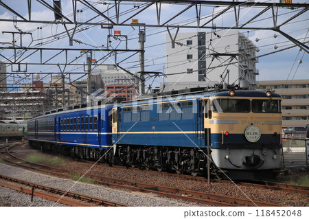 EL Gunma fin10, towed by EF65-501, shunting at Takasaki Station after a day of operation_2024/ 118452048