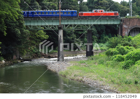 DL Gunma fin No. 10 makes its final run across the Kamiusui River Bridge, which was built in the Meiji era. Photo taken on September 15, 2024 DL Gunma fin No. 10 makes its final run across the Kamiusui River Bridge, which was built in the Meiji era. Photo taken on September 15, 2024 118452049