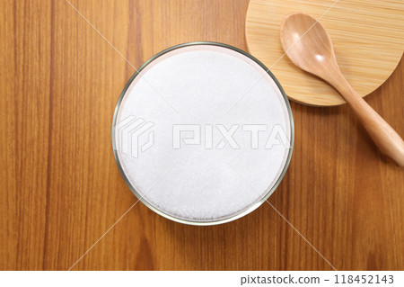 糖放入透明容器中 118452143