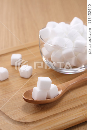 湯匙上的方糖 118452440