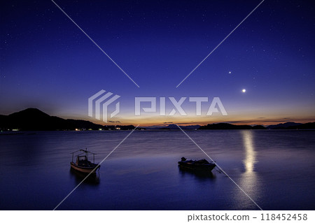 Winter starry sky in Tonouchi: Scorpio, the moon and Venus rising in the dawn sky 118452458