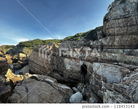 The ruins of the Nita Hayasaki Mine (Crystal Cape) have a coast where you can enjoy magnificent geological formations, geological layers and huge rocks. The ruins of the Nita Hayasaki Mine (Crystal Cape) have a coast where you can enjoy magnificent geological formations, geological layers and huge rocks. 118453143