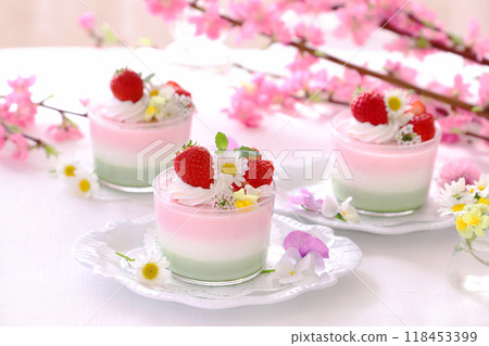 Hinamatsuri: Cute 3-color pudding and 3-color jelly Hinamatsuri: Cute 3-color pudding and 3-color jelly 118453399
