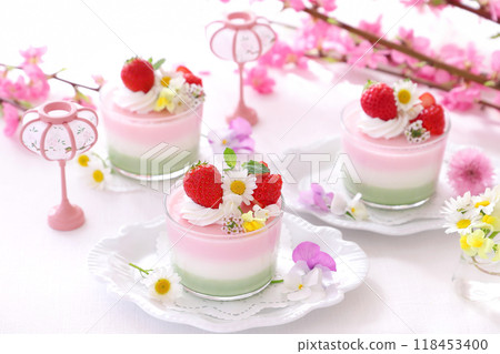 Hinamatsuri: Cute 3-color pudding and 3-color jelly 118453400