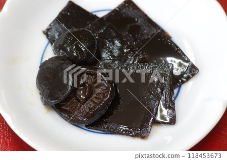 Tsukudani with kelp and shiitake mushrooms 118453673