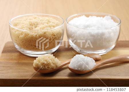 White sugar and three temperature sugar 118453807