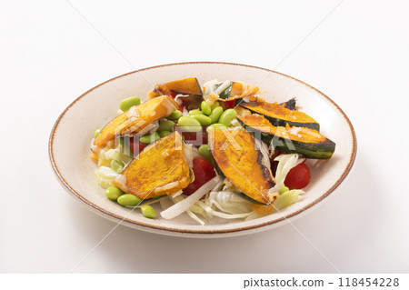Pumpkin and edamame salad 118454228