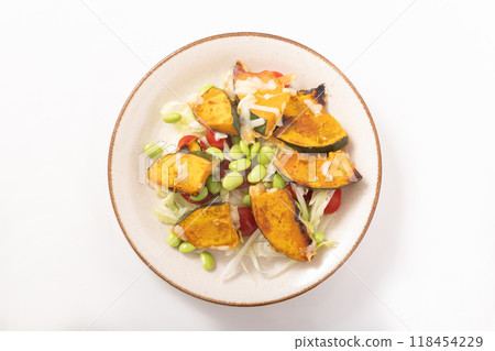 Pumpkin and edamame salad 118454229