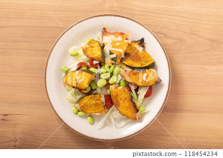 Pumpkin and edamame salad 118454234