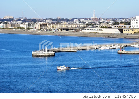 藤澤市片瀨海岸、紅燈塔、白燈塔、遊船弁天丸 藤澤市片瀨海岸、紅燈塔、白燈塔、遊船弁天丸 118454799