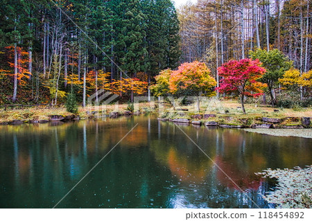 In the autumn, the Hida mountain range becomes the most beautiful when the leaves turn red. In the autumn, the Hida mountain range becomes the most beautiful when the leaves turn red. 118454892