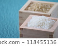Rice and brown rice in a wooden box 118455136