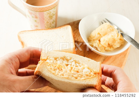 蛋捲心菜三明治 118455292