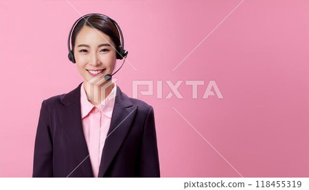 一名20多歲、身穿操作服的女性 118455319