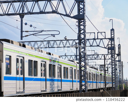 東武鐵道車輛和架空電線的風景 東武鐵道車輛和架空電線的風景 118456222