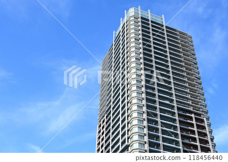 Blue sky and mansion 118456440
