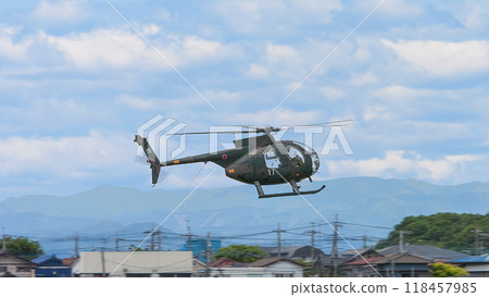 日本陸上自衛隊OH-6D觀測直升機低空飛行 118457985