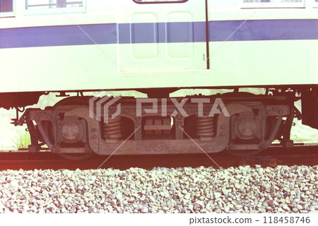 Bogie of Odakyu 1900 series car No. 1903, KS33EL, equalizer type, August 8, 1976 Bogie of Odakyu 1900 series car No. 1903, KS33EL, equalizer type, August 8, 1976 118458746
