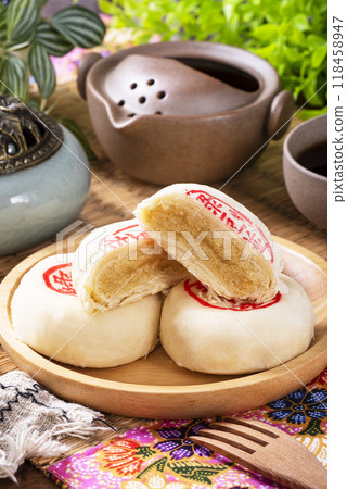 Mung bean cake 118458947
