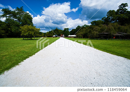 Kamigamo Shrine, Kyoto: The approach leading from the large torii gate to the first torii gate 118459064