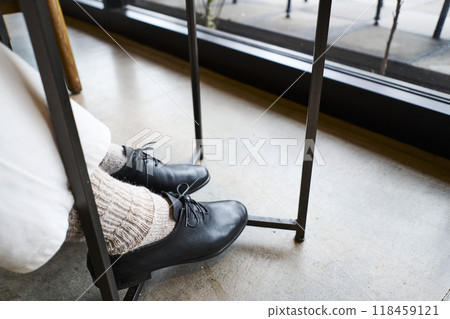 女式皮鞋採用優質材質製成 118459121