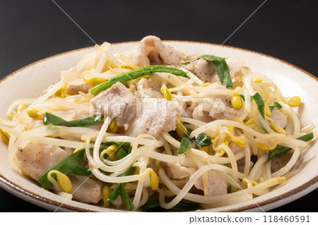 韭菜豆芽炒肉 118460591