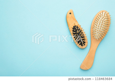 Set of comb and hairbrush on blue background with copy space 118463684