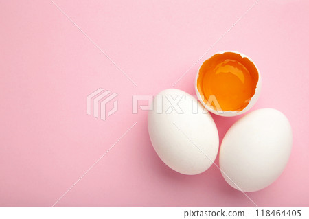 White eggs and egg yolk on the pink background. Easter concept. Vertical foto 118464405